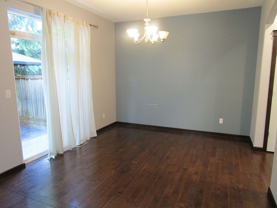 2nd image of 4739 Rochelle St SE