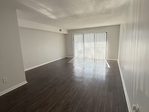 4th image of 810 65th Ave N