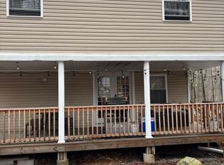 107 Oswayo Dr, Pocono Lake, PA 18347