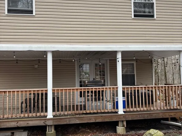 107 Oswayo Dr, Pocono Lake, PA 18347