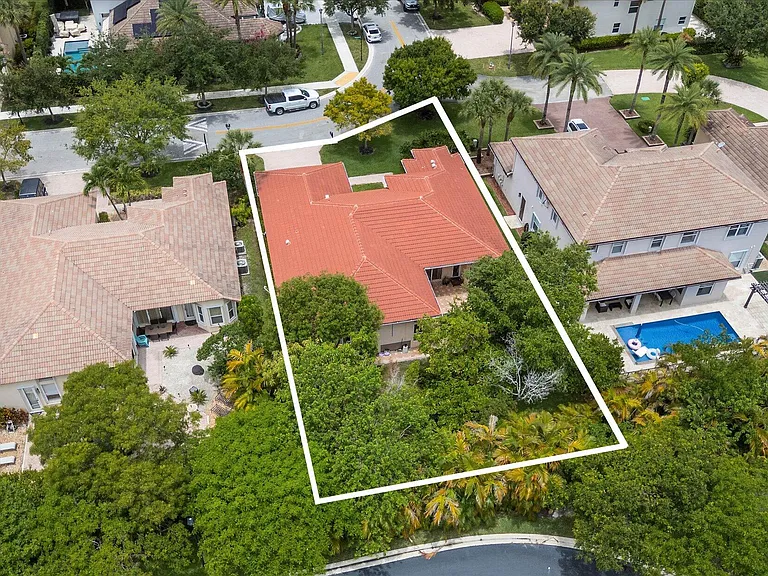 7140 Pinecreek Way — Photo 46