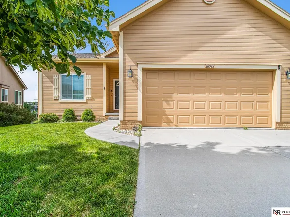 18913 Hayes Cir, Omaha, NE 68135