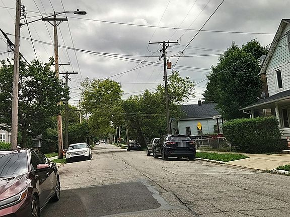4th image of 3221 W 58th St