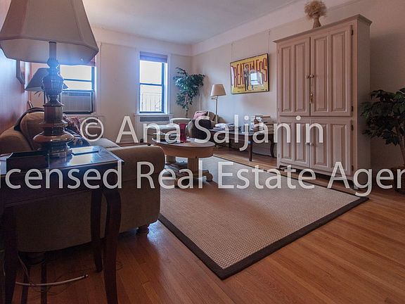 5th image of 3083 Crescent St S APT 3E