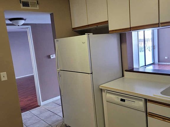 4th image of 1265 N Sterling Ave Unit 116