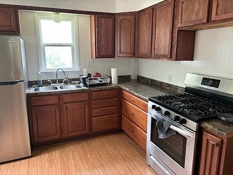 1st image of 604 E Main St