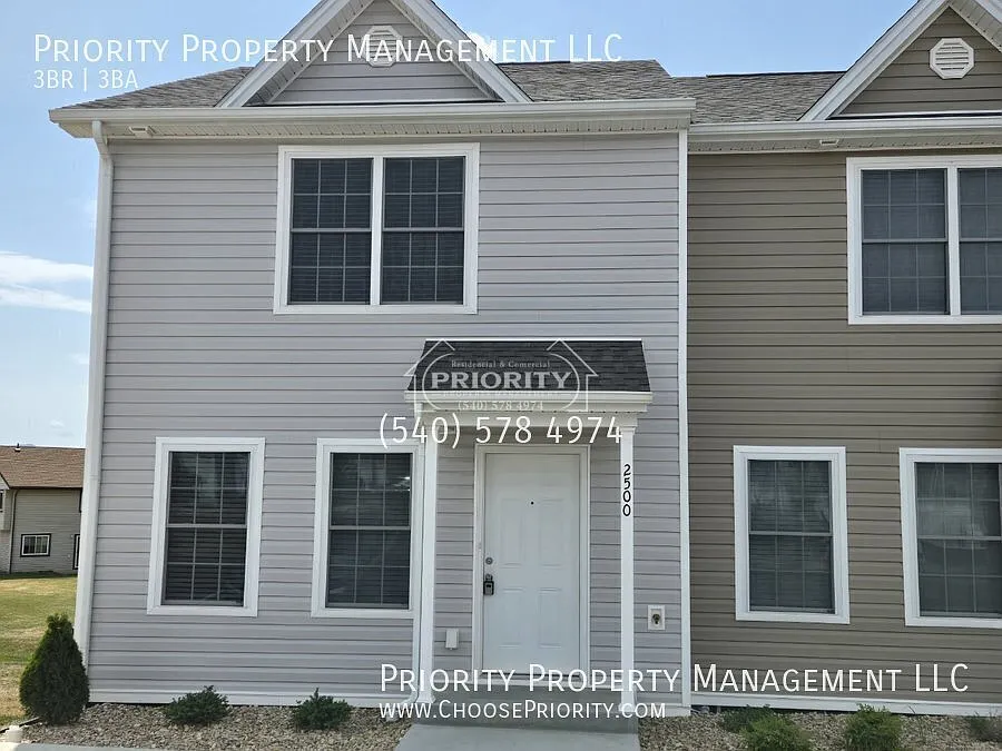3BR 2.5BA End Unit Townhome, Harrisonburg — Photo 1