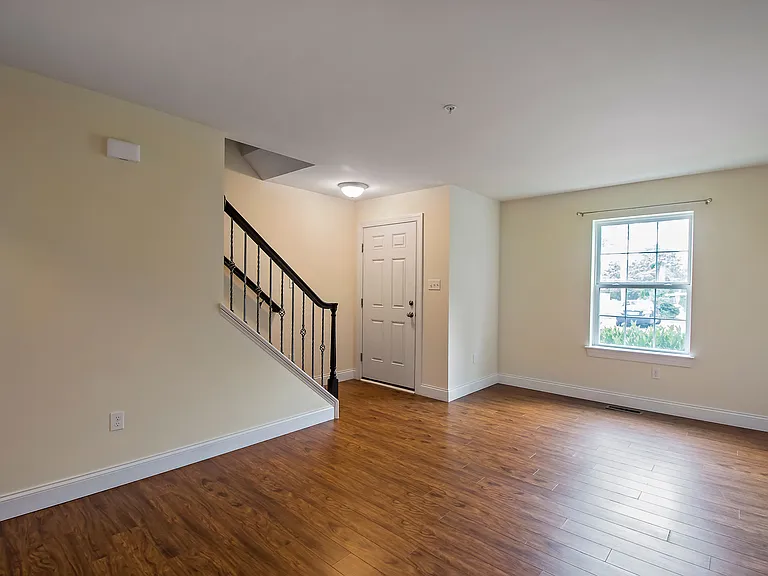 1115 Sunset Rd — Photo 3
