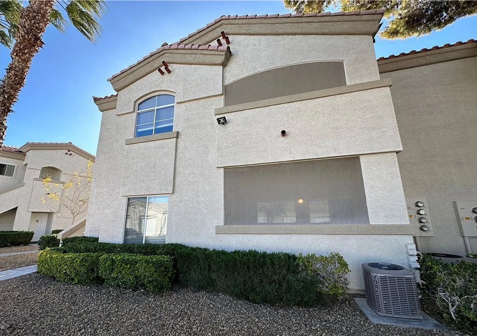 Spacious 2-Bedroom, 2-Bath Condo in Gated Community — Photo 1