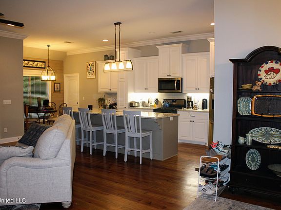 3rd image of 311 Candlewood Ct