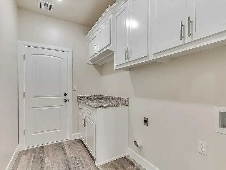 5712 Arthur Rd — Photo 5