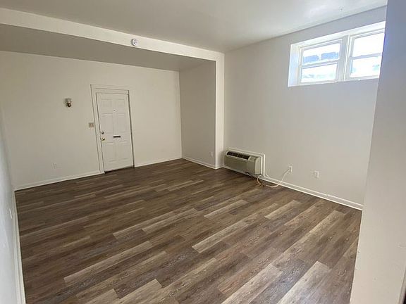 2nd image of 601 Manor St #9472745