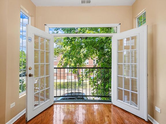 3rd image of 3921 W Huron St #5