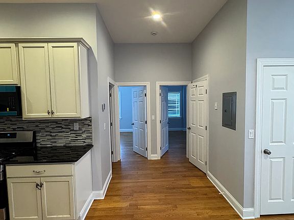 4th image of 2067 Barnum Ave APT 1