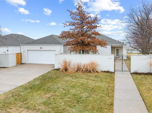 801 N Glenmoor Dr, Wichita, KS 67206