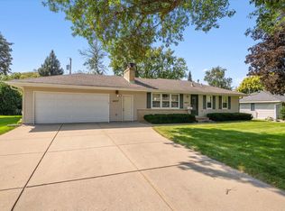 4417 W 90th St, Bloomington, MN 55437