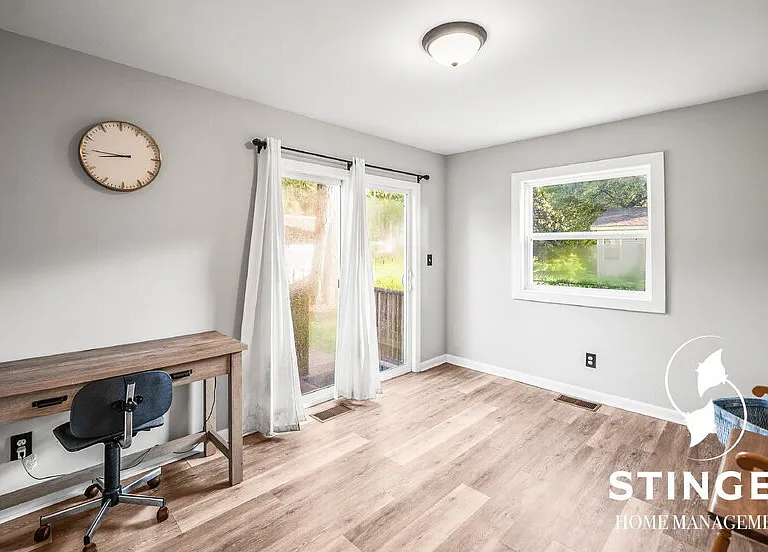 907 Belleview Cir W — Photo 14