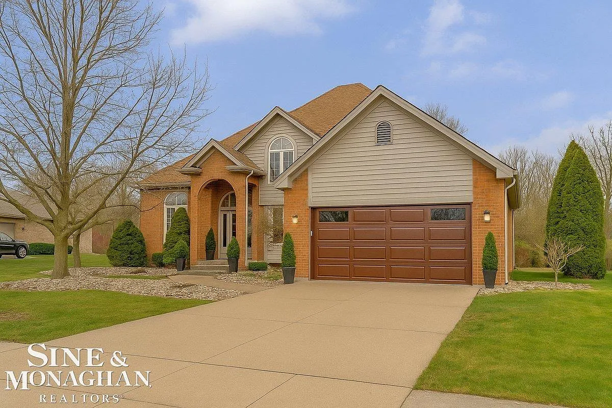 2452 Joseph Tamron Dr W photo 1