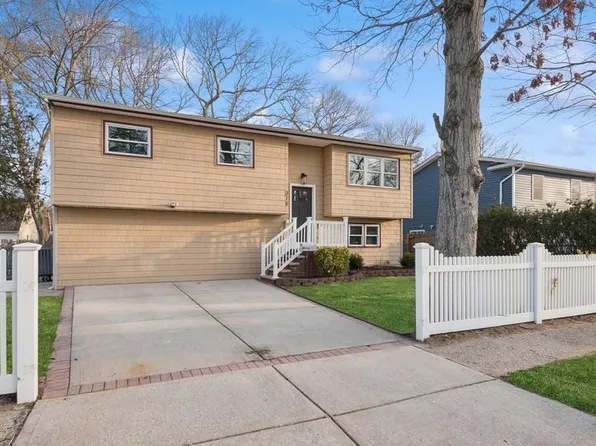 315 State Avenue, Wyandanch, NY 11798