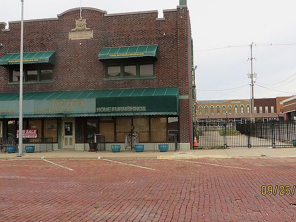 Front & north of 16 Scott 