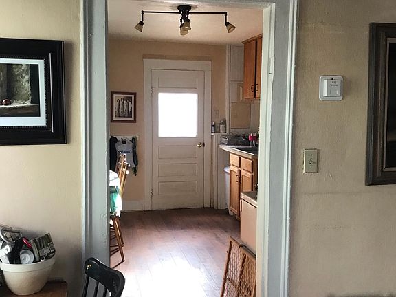 4th image of 356 W Grand Ave