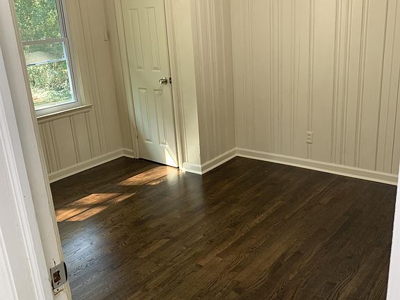 5th image of 381 Sargent Dr SE