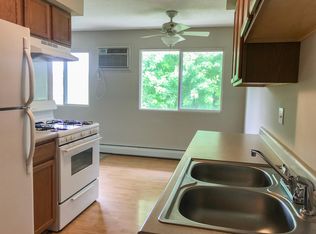 2710 Rosalyn Ct APT 304, New Hope, MN 55427