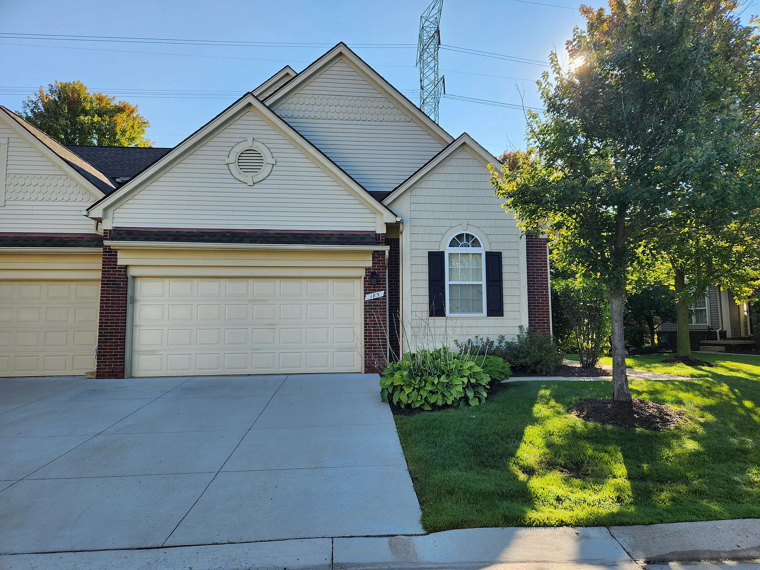 185 Morgan Dr — Photo 1