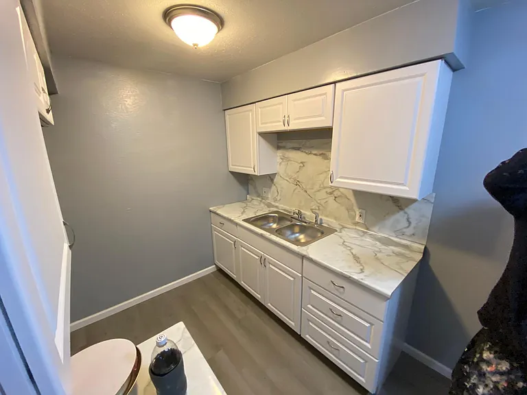 2044 Arlington Ave #10 — Photo 9