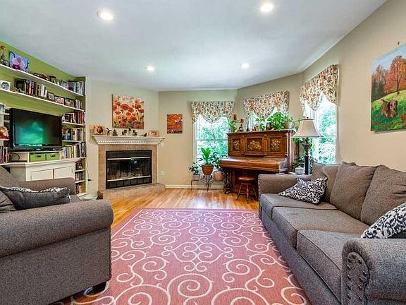 5th image of 45 Varna Ln