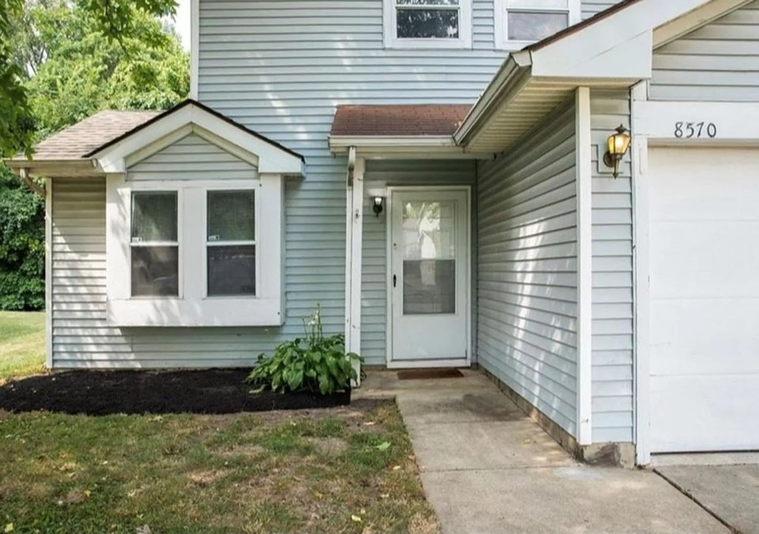 Beautiful 3 bed 2.5 bath townhome in Lawrence Township — Photo 1