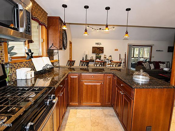 4th image of 1019 Hickory Dr