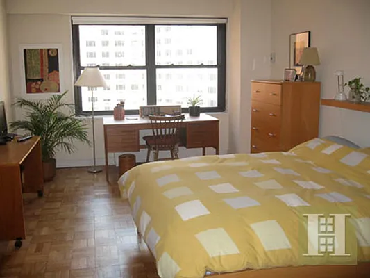 Rented by Halstead Real Estate | media 8