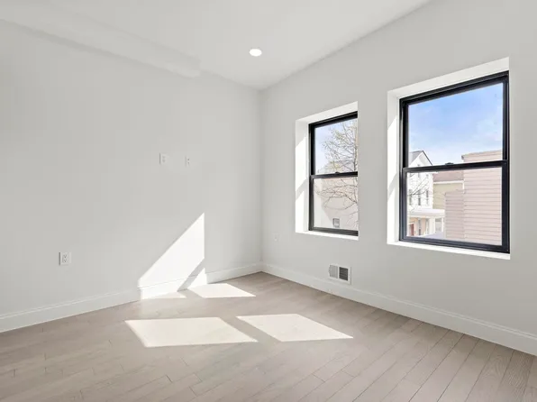 133 Clifton Place image 11 of 20