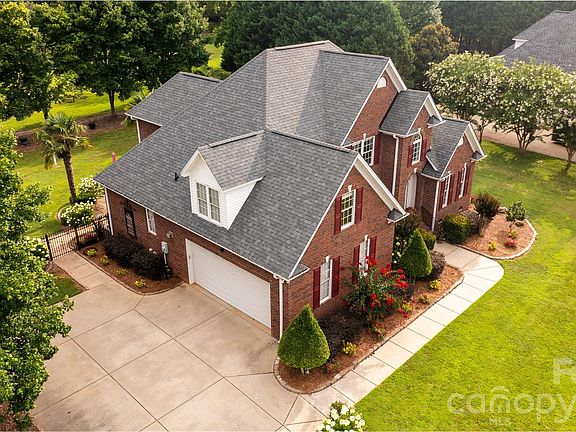 3rd image of 527 Hallman Dr