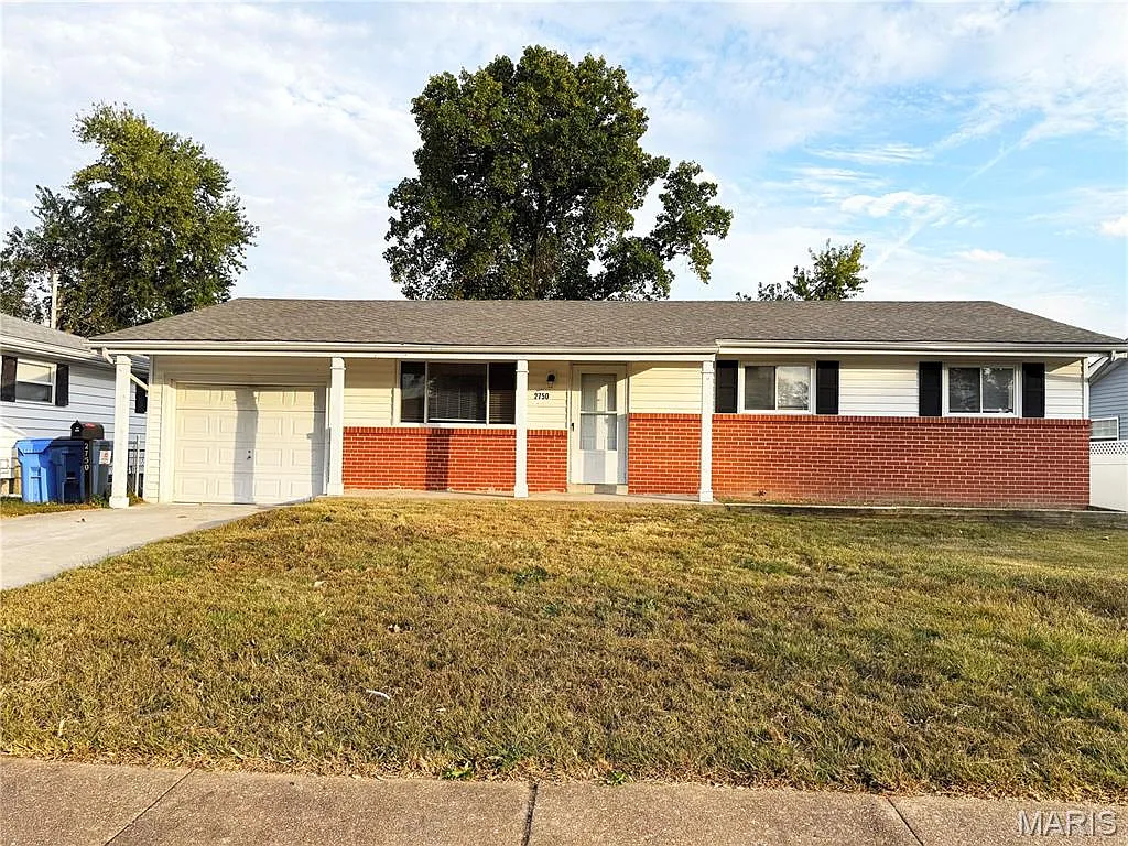 2750 Robert Dr photo 1