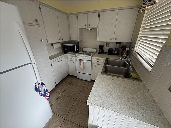 3rd image of 40 W Cowles St #B