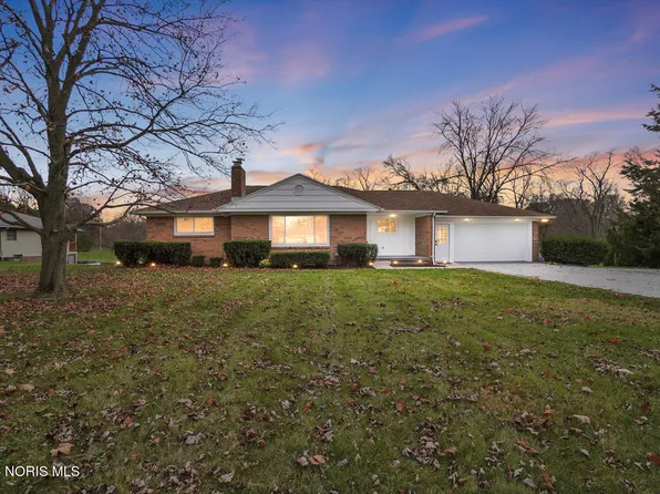 421 Parklane Dr, Woodville, OH 43469