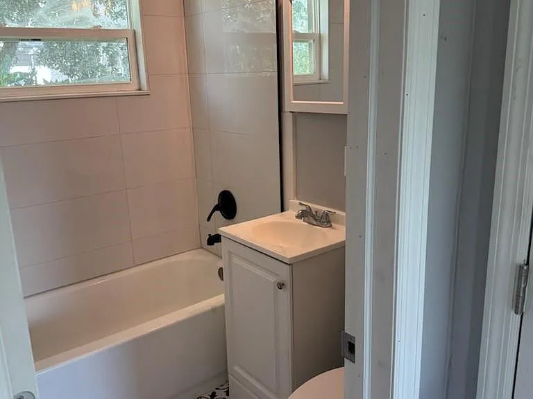 704 S Main Ave — Photo 7