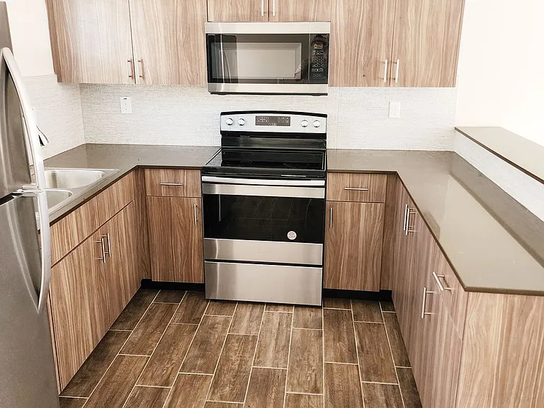 1601 Cortlandt St — Photo 3