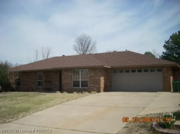 1508 N 10th St, Van Buren, AR 72956