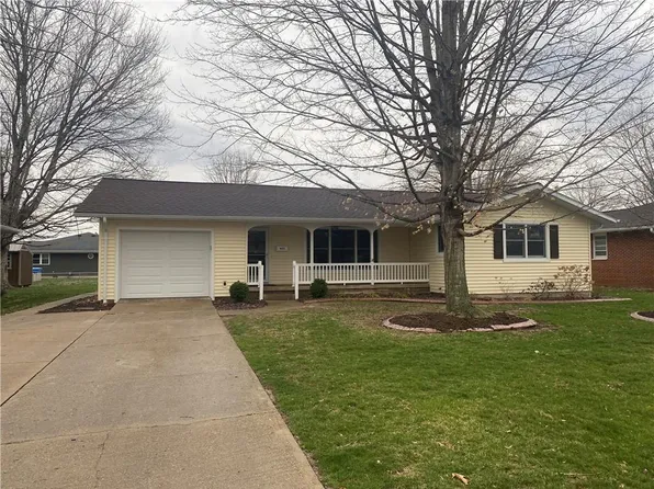 902 N Oceola St, Effingham, IL 62401