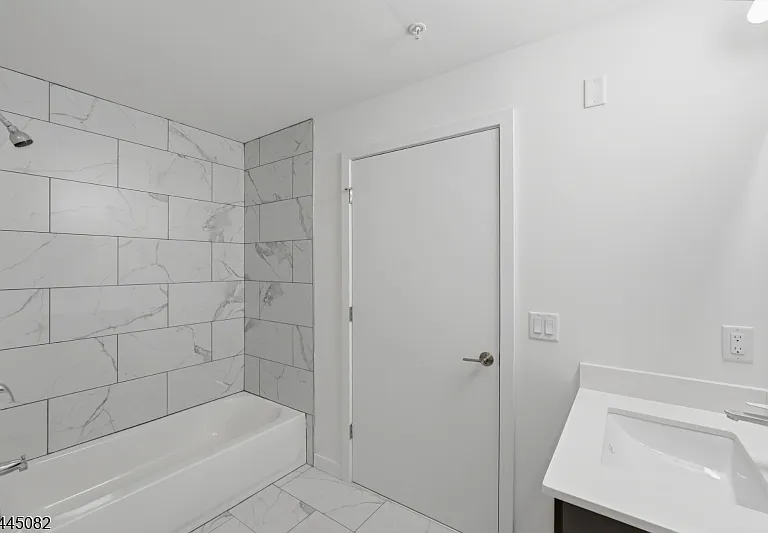 566 Springfield Ave #304 — Photo 9