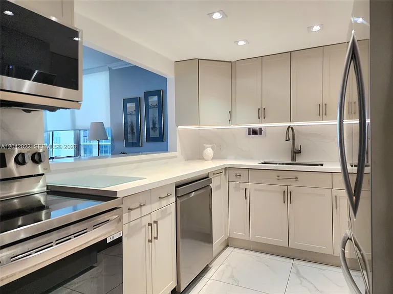 3505 S Ocean Dr #821 — Photo 14