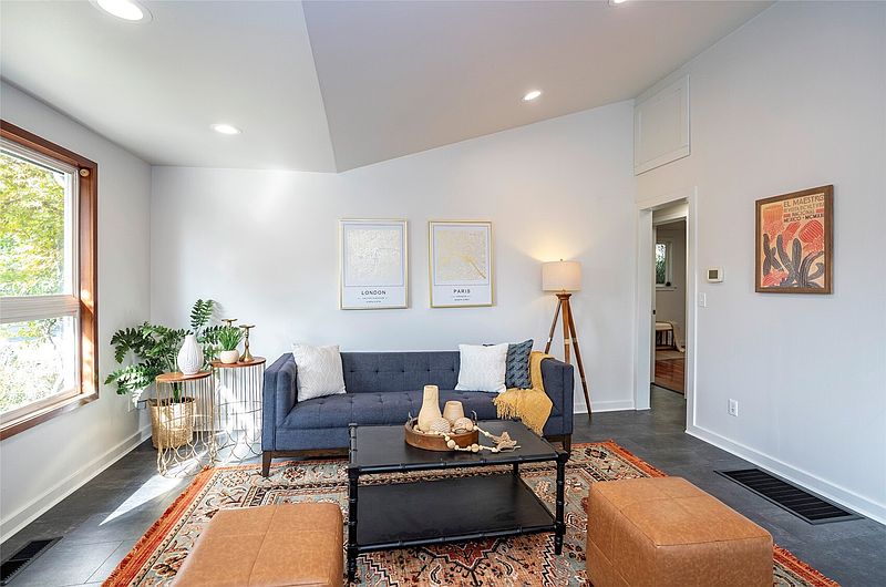 3rd image of 8738 Hamlet Avenue S