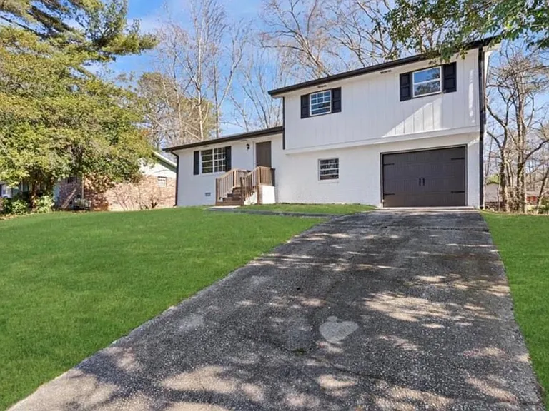 3800 Leisure Ln — Photo 2
