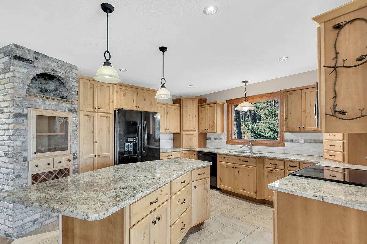 Kitchen - 9490 Cougar Ct
