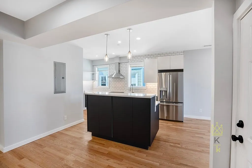 4 bed, 3.0 bath, 1500 sqft, $5,600 — Photo 4
