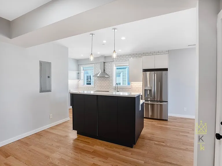 27 Linden St #1 — Photo 4