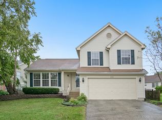 320 Churchill Ln, Aurora, IL 60504